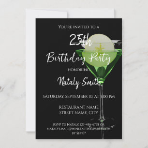 Groene appletini cocktail met plakje appel kaart