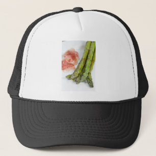 Groene asperges met ham en saus trucker pet