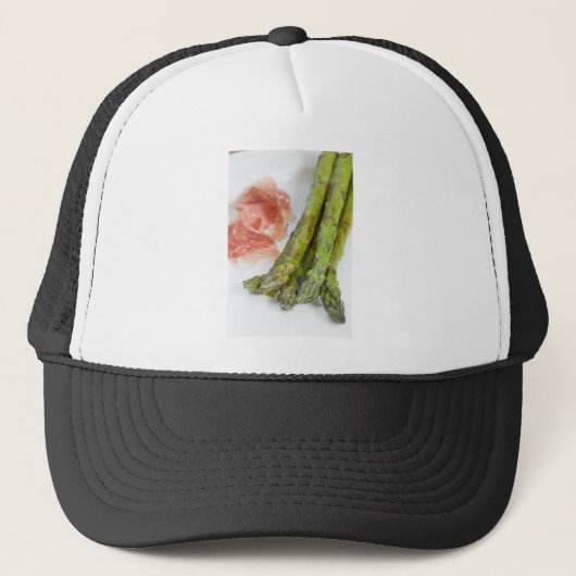 Groene asperges met ham en saus trucker pet (Voorkant)