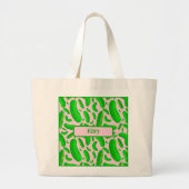 Groene augurken op zachte roze achtergrond grote tote bag (Voorkant)