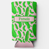 Groene augurken roze achtergrond seltzer blikjeskoeler (Voorkant)