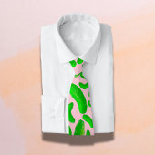 Groene augurken roze achtergrond stropdas