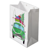Groene auto met kerstcadeautjes Waterverf Medium Cadeauzakje (Voorkant Gekanteld)