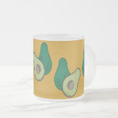 Groene avocado op bruin matglas koffiemok (Voorkant rechts)