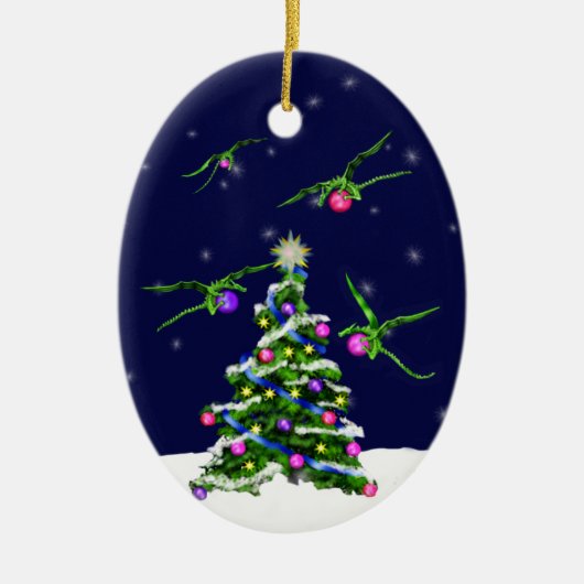 Groene Baby Dragons omcirkelen een kerstboom Keramisch Ornament (Voorkant)