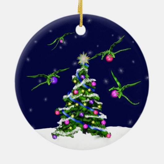 Groene Baby Dragons omcirkelen een kerstboom Keramisch Ornament (Achterkant)