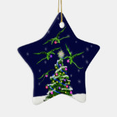 Groene Baby Dragons omcirkelen een kerstboom Keramisch Ornament (Rechts)