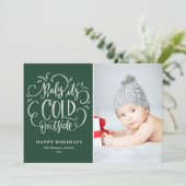 Groene Baby Het is koude foto van buitenhand Feestdagenkaart (Staand voorkant)