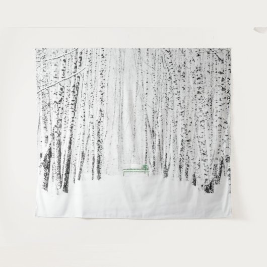 Groene bank in het winterpark. Laat het sneeuwen K Wandkleed (Voorkant (horizontaal))