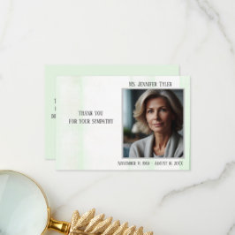 Groene begrafenismonument van familie bedankkaart