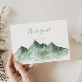 Groene berg landelijk trouwfeest gereserveerd bord