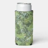 Groene blad bomen met blauwe lucht die door kunst seltzer blikjeskoeler (Seltzer Voorkant)