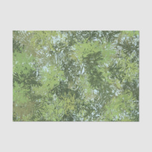 Groene blad bomen met blauwe lucht die door kunst  tissuepapier