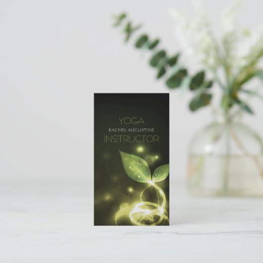 Groene bladeren en OM-symbool Yoga-instructies Visitekaartje (Staand voorkant)
