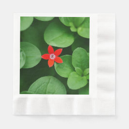 Groene bladeren en rode bloemen servet