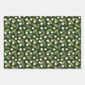 Groene bladeren en witte bloemen op groene achterg inpakpapier vel (Voorkant)