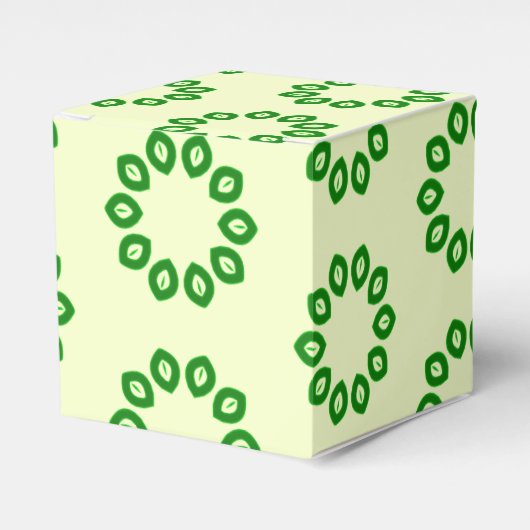 Groene bladeren in een cirkel op geel bedankdoosjes (Voorkant Zijde)