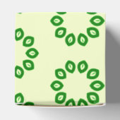 Groene bladeren in een cirkel op geel bedankdoosjes (Bovenkant)