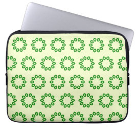 Groene bladeren in een cirkel op geel laptop sleeve