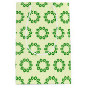 Groene bladeren in een cirkel op geel medium cadeauzakje (Voorkant)