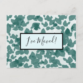 Groene bladeren op blauwe adreswijziging briefkaart