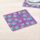 Groene bloemen op paarse design kartonnen onderzetters (Schuin)