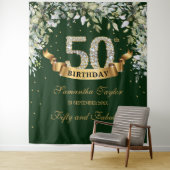 Groene boho-loof en gouden 50e verjaardag wandkleed (In situ)