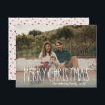 Groene Boho Stippen Kerst Foto Feestdagenkaart<br><div class="desc">Deze groene boho stippen kerstfoto kerstkaart is perfect voor uw moderne boheemse boerderij geïnspireerde kerstgroet. Het klassieke rustieke maar delicate handgetekende lettertype geeft het een aardse vintage uitstraling terwijl het leuk en eenvoudig blijft. De stippen komen in aardetinten zoals rood, saliegroen, roze, terracotta, roest en tan. Het ontwerp is uitstekend...</div>