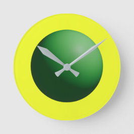 Groene bol op geel ronde klok