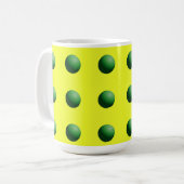 Groene bollen op geel koffiemok (Voorkant links)