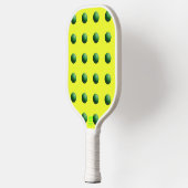 Groene bollen op geel pickleball paddle (Links)