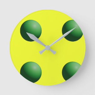 Groene bollen op geel wandklok
