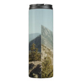 GROENE BOMEN OP MOUNTAIN TIJDENS DE DAG THERMOSBEKER (Achterkant)
