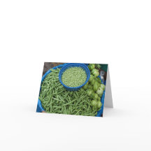 Groene bonen en erwten op de groentemarkt van boer