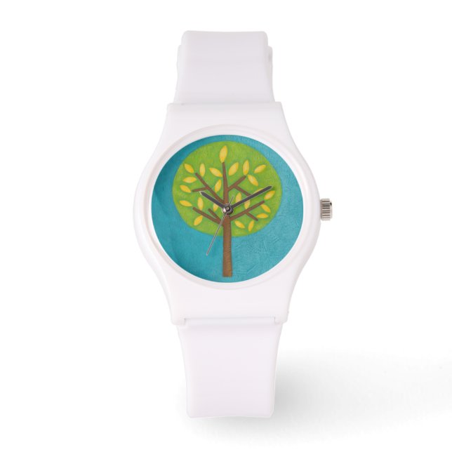Groene boom met gele bladeren van Chariklia Zarris Horloge (Voorkant)