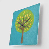 Groene boom met gele bladeren van Chariklia Zarris Vierkante Klok (Hoek)