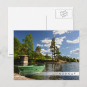 Groene boot in een fjord in het briefkaart van de  (Voorkant / Achterkant)