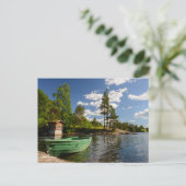 Groene boot in een fjord in het Noorse briefkaart (Staand voorkant)