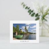 Groene boot in een fjord in Noorwegen Briefkaart (Staand voorkant)