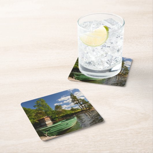 Groene boot in een fjord in Noorwegen Kartonnen Onderzetters (Insitu)