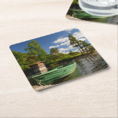 Groene boot in een fjord in Noorwegen Kartonnen Onderzetters (Schuin)