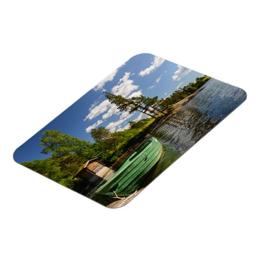 Groene boot in een fjord in Noorwegen Magneet (Linkerzijde)