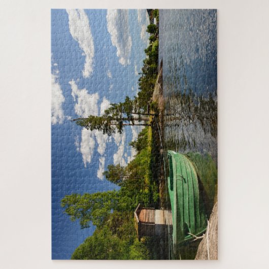 Groene boot in een fjord-landschap in Noorwegen Legpuzzel (Verticaal)