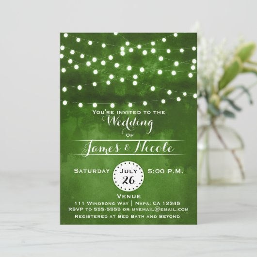 Groene bos kerstverlichting trouw uitnodiging (Staand voorkant)