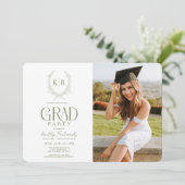 Groene Botanische Crest Monogram Afstuderen Foto Kaart (Staand voorkant)