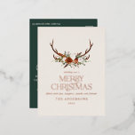 Groene botanische elegante vlek rustige moderne folie feestdagen briefkaart<br><div class="desc">Black terracotta and sage green floral botanical elegant stag floral Merry kerstpas. Real folie gold,  Silver en roos gold typografie detailleert.</div>