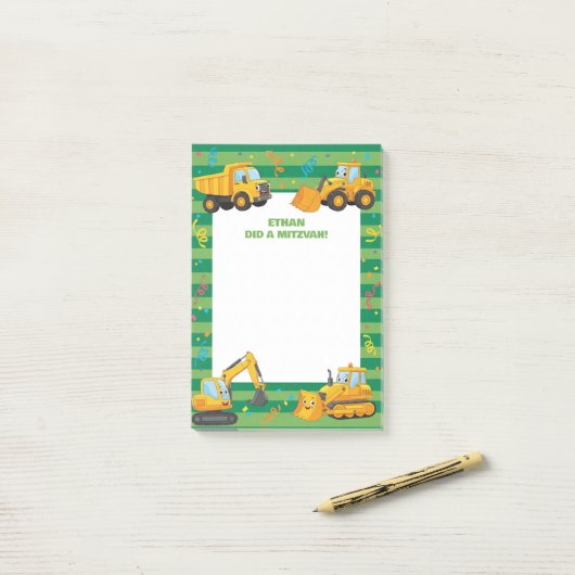 Groene bouwtrucks gepersonaliseerde mitswa post-it® notes (Op bureau)