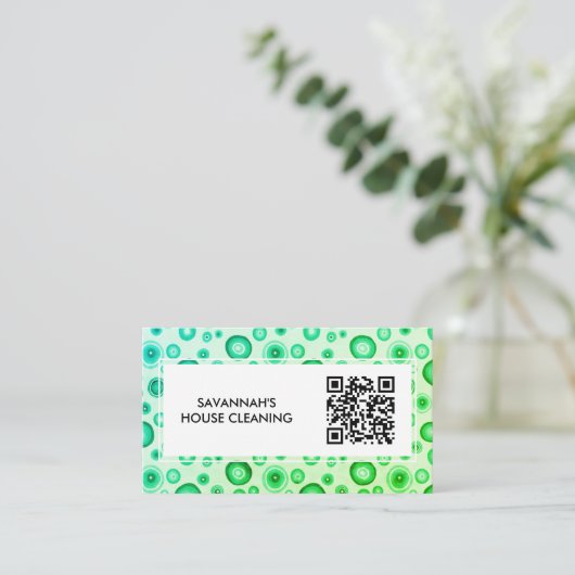 Groene Bubbels Minimale Huis Reiniging Janitorial  Visitekaartje (Staand voorkant)