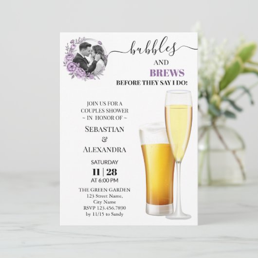 Groene Bubbles en Drankjes Koppel Bruiloft Uitnodi Kaart (Staand voorkant)