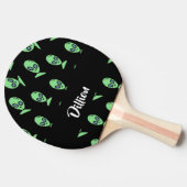 Groene buitenaardse hoofden op zwart tafeltennisbatje (Zijkant)